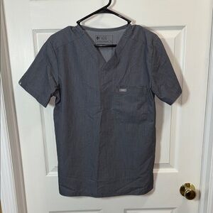 Figs Women's Charcoal Pocket Scrub Top